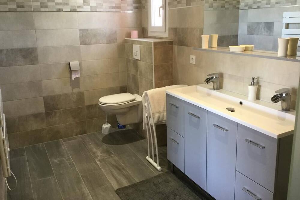 Photo of Bathroom in Villeneuve-de-la-Raho