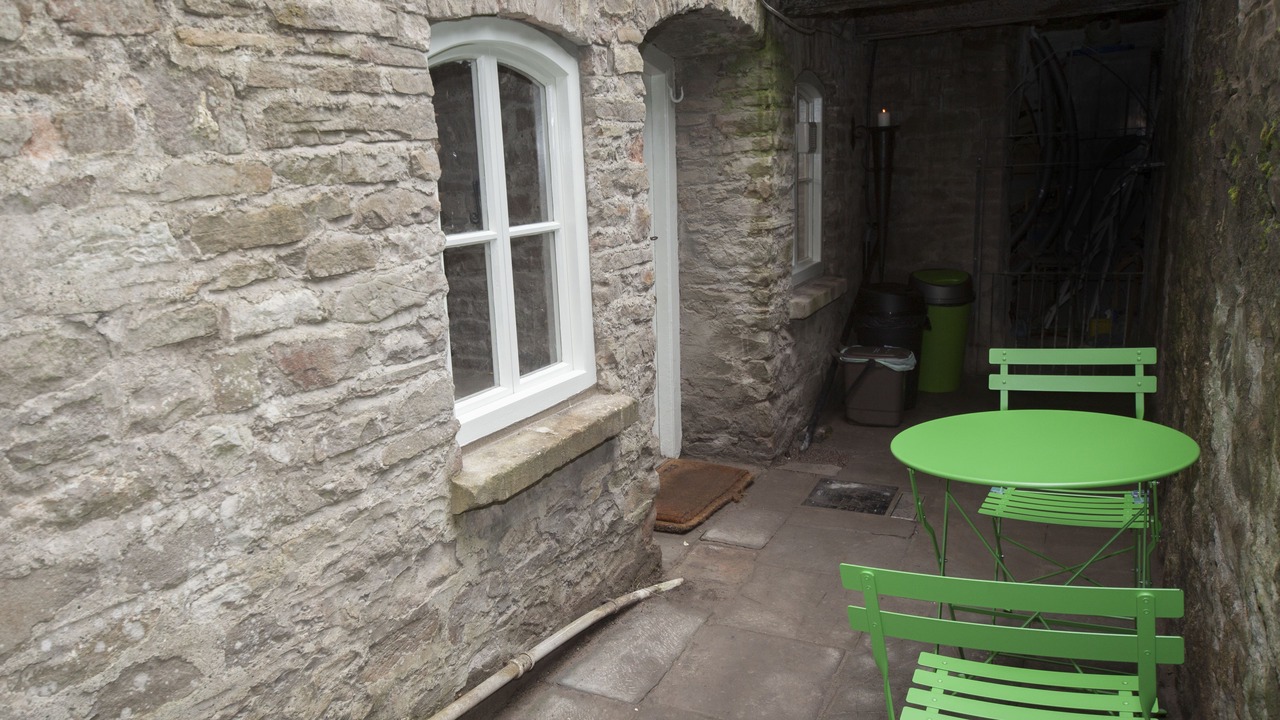 Photo of Outdoor in Pill