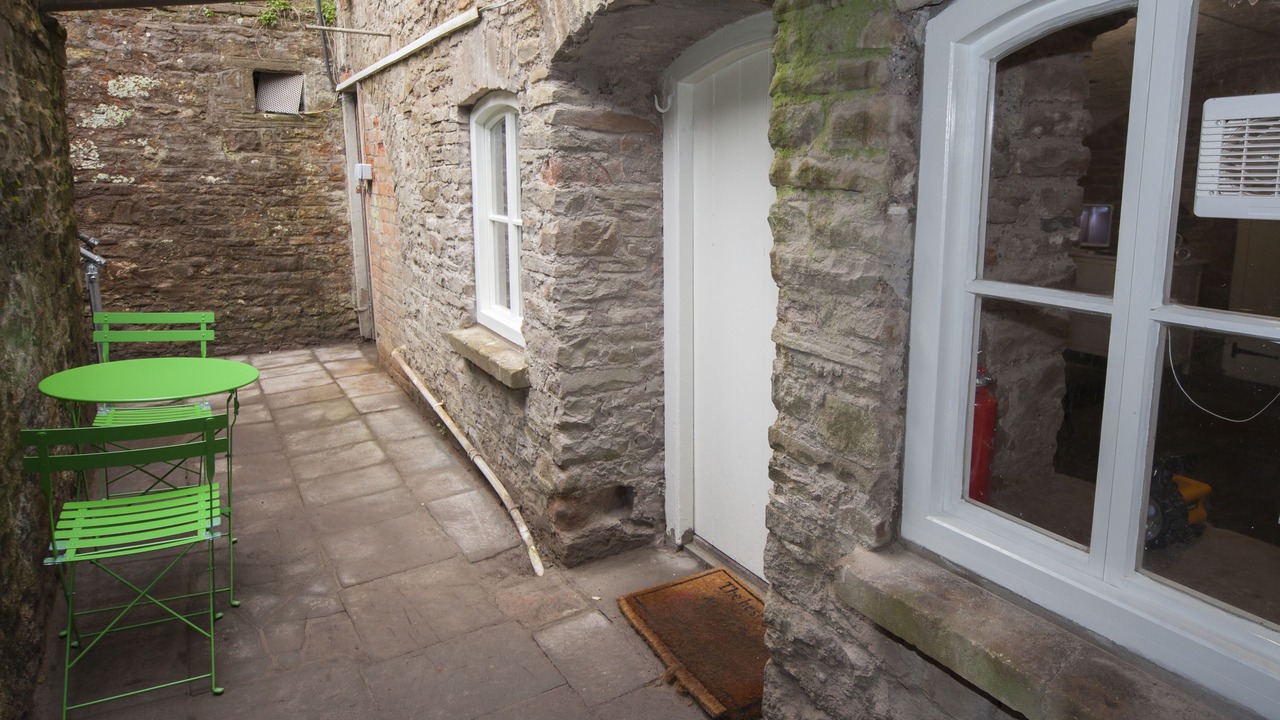 Photo of Outdoor in Pill