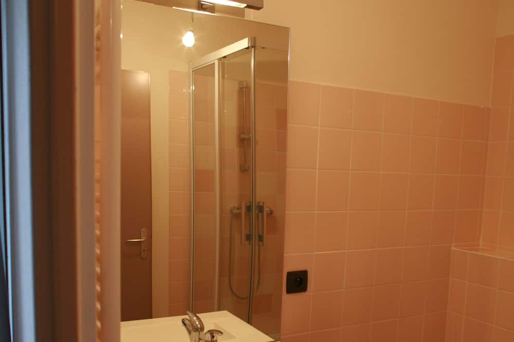Photo of Bathroom in Civrieux