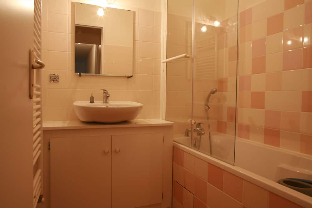Photo of Bathroom in Civrieux