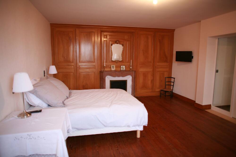Photo of Bedroom in Civrieux