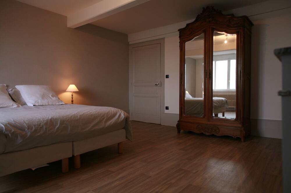 Photo of Bedroom in Civrieux