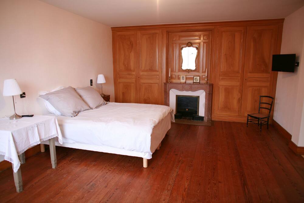 Photo of Bedroom in Civrieux