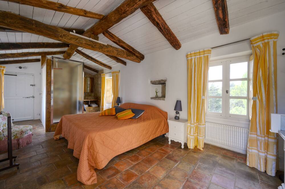 Photo of Bedroom in Rousson