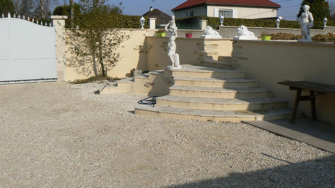 Photo of Outdoor in Venoy