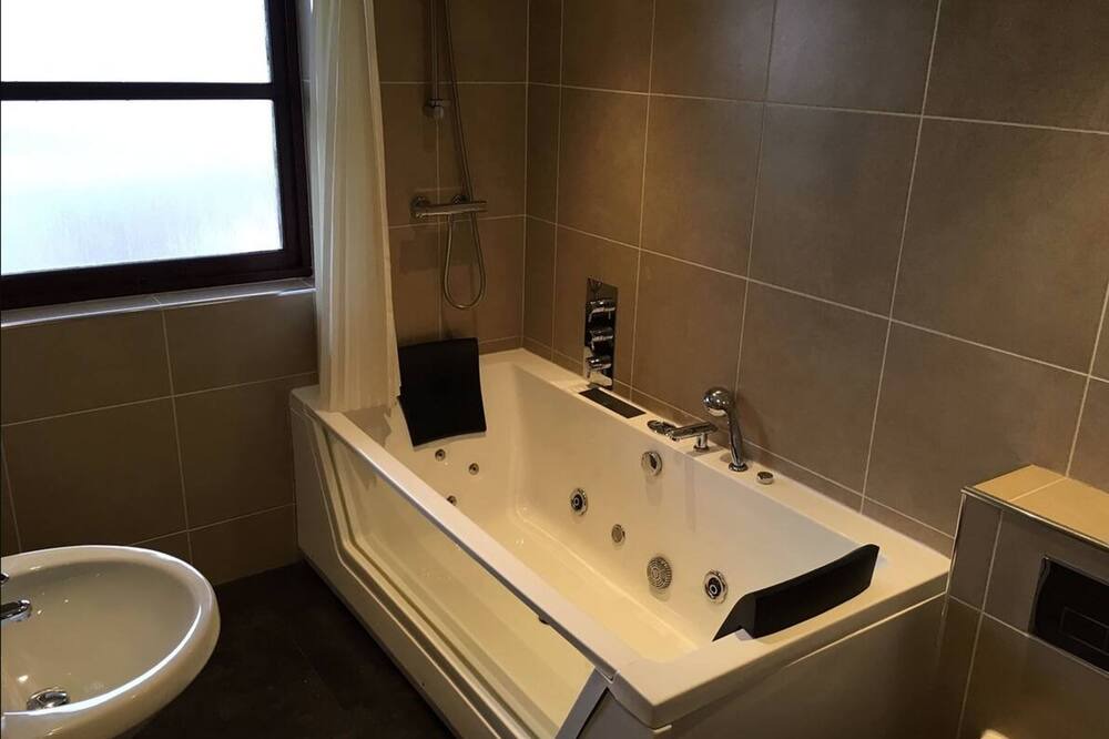 Photo of Bathroom in Stromness