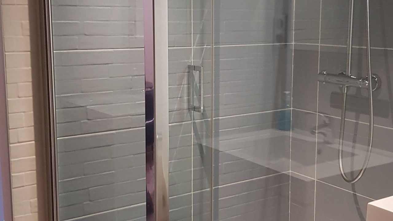 Photo of Bathroom in Mareugheol
