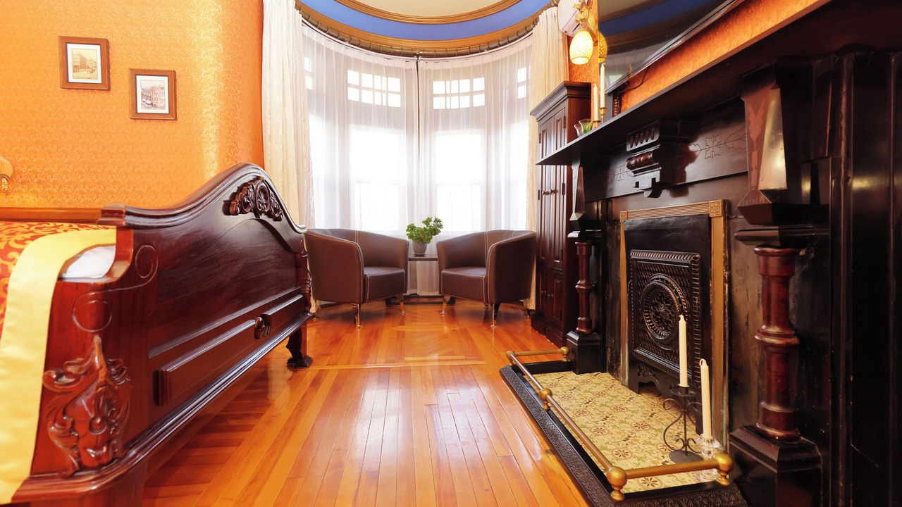 Photo of Bedroom in Queens Square