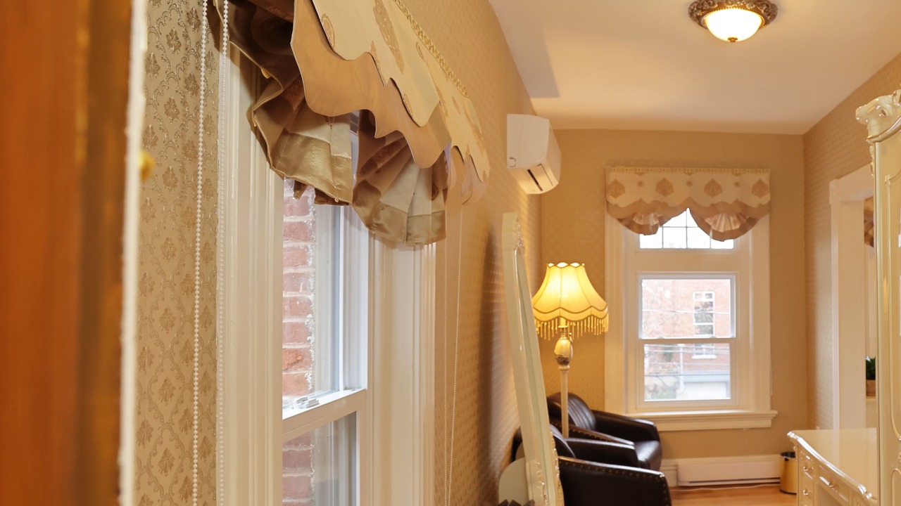 Photo of Others in Queens Square