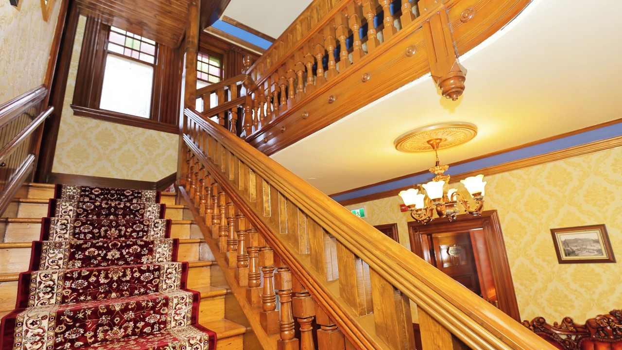 Photo of Others in Queens Square