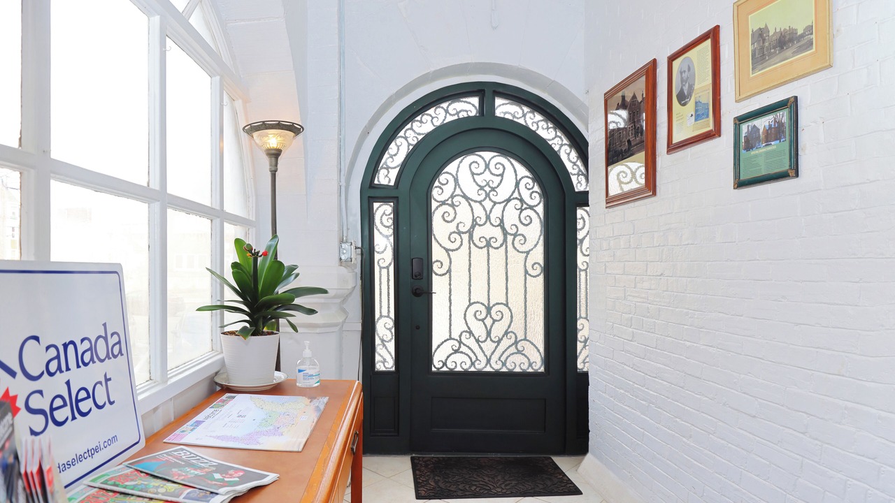 Photo of Outdoor in Queens Square