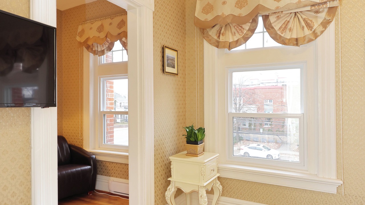 Photo of Others in Queens Square