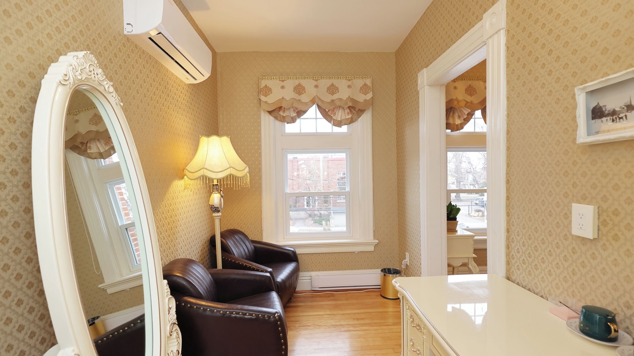 Photo of Others in Queens Square