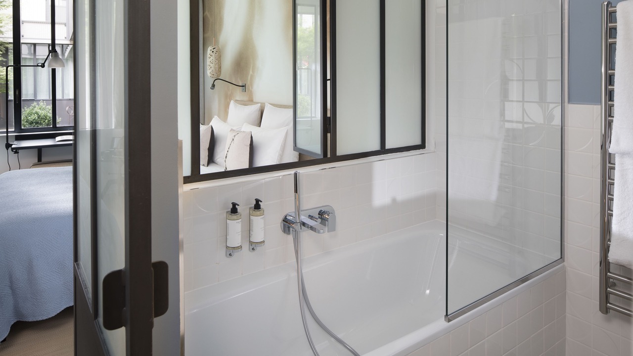 Photo of Bathroom in Quartier Saint-Ambroise