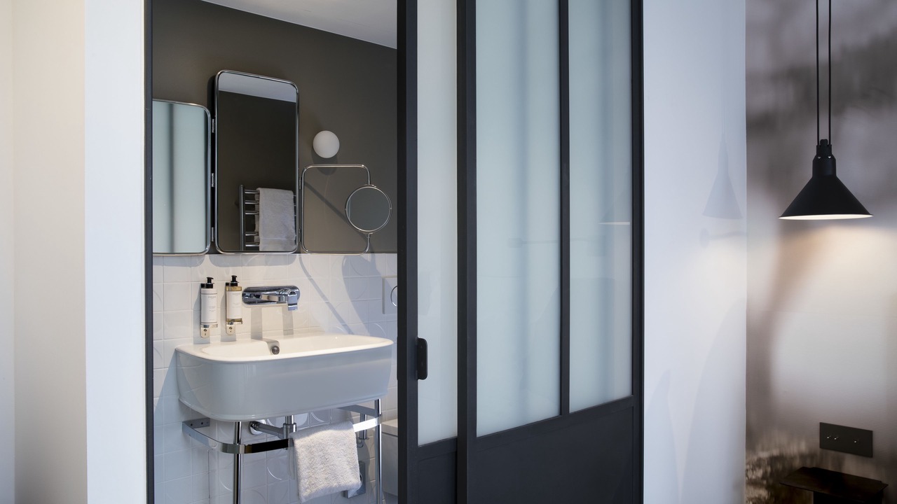 Photo of Bathroom in Quartier Saint-Ambroise