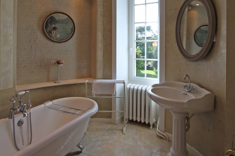 Photo of Bathroom in Isle
