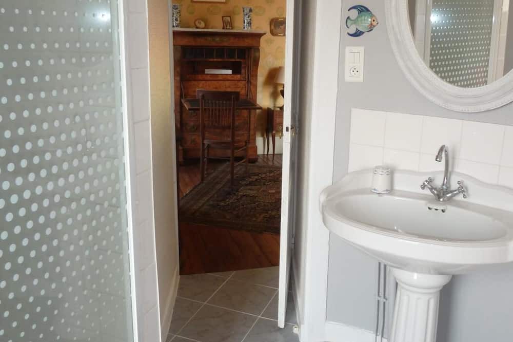 Photo of Bathroom in Isle