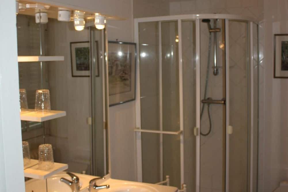 Photo of Bathroom in Isle