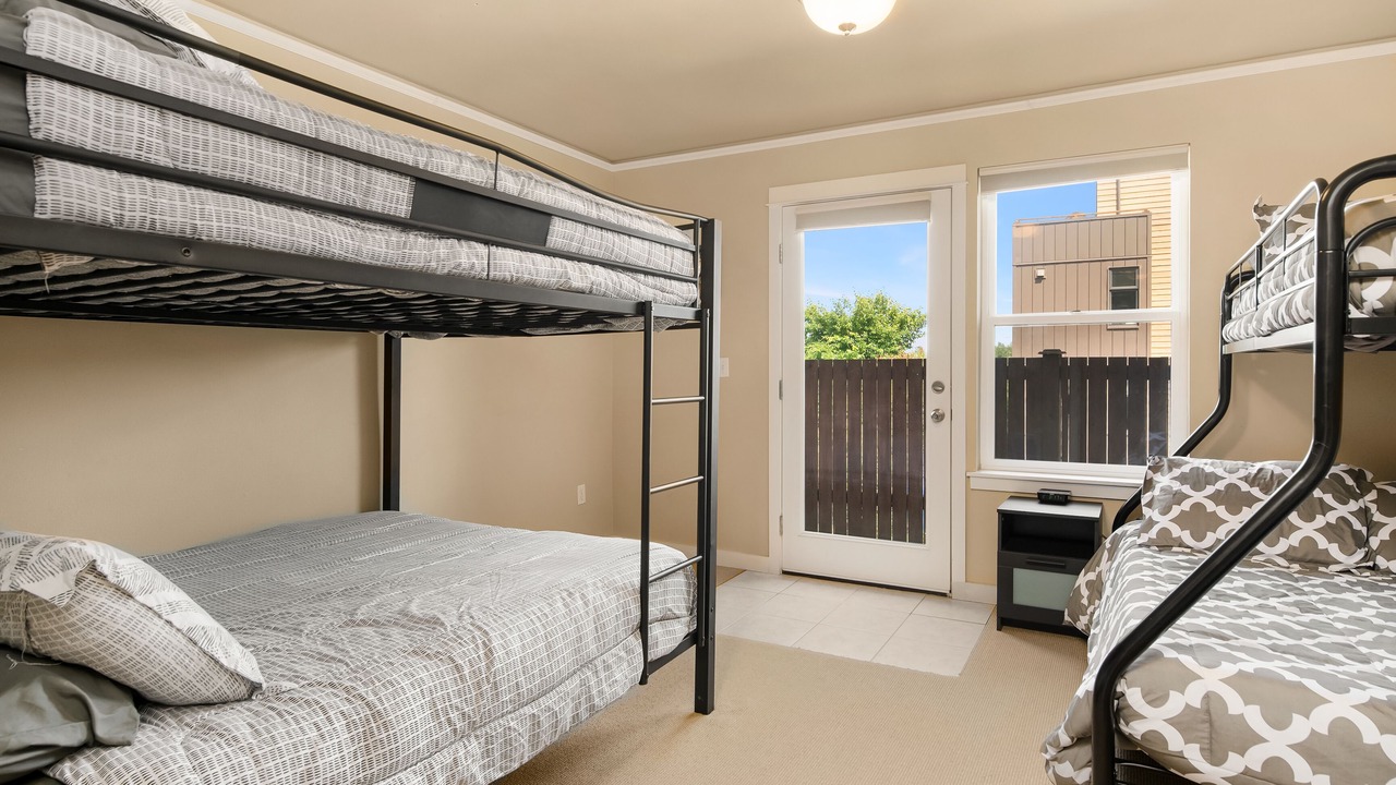 Photo of Others in Mann