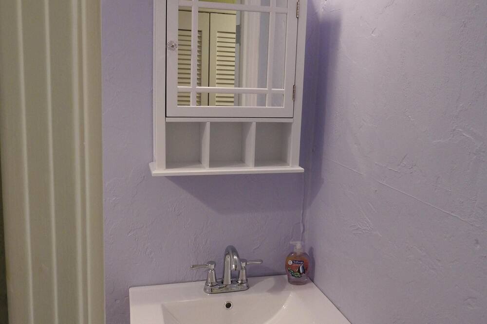 Photo of Bathroom in Eden Isle