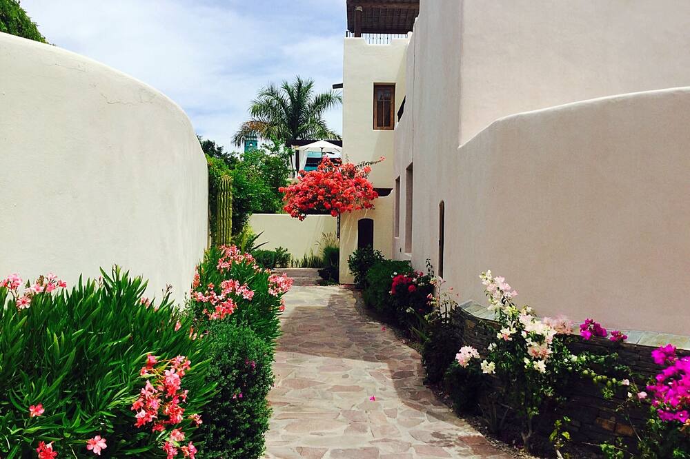 Photo of Outdoor in Nopolo