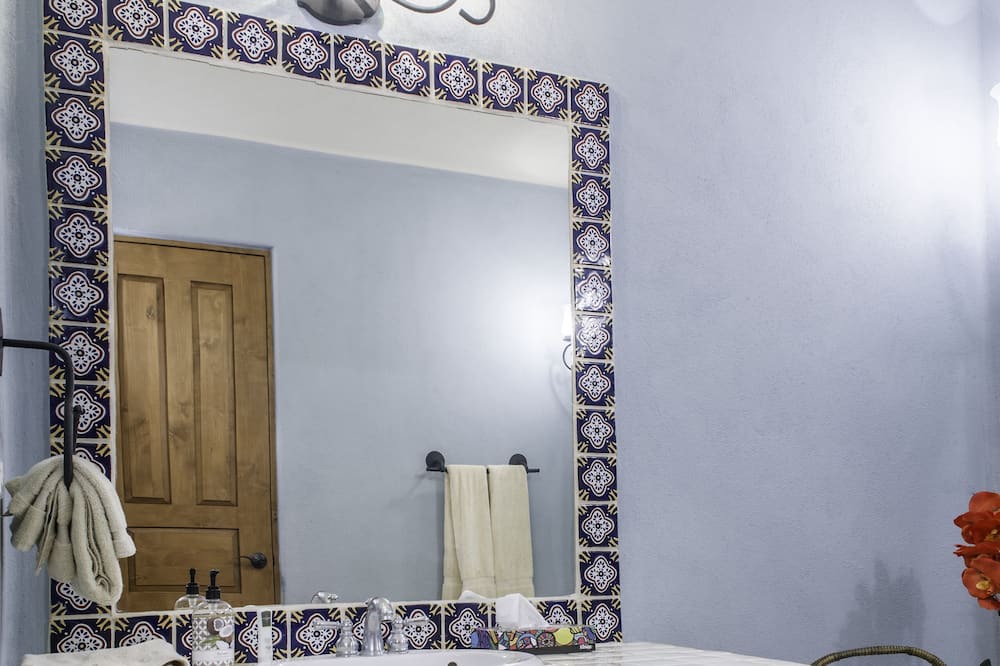Photo of Bathroom in Nopolo