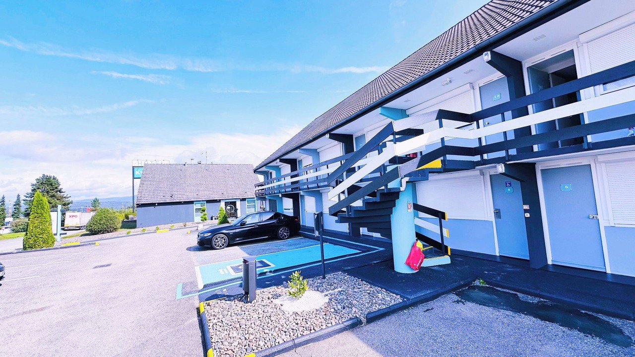 Photo of Outdoor in Ep 7 - Sainte-Trinite