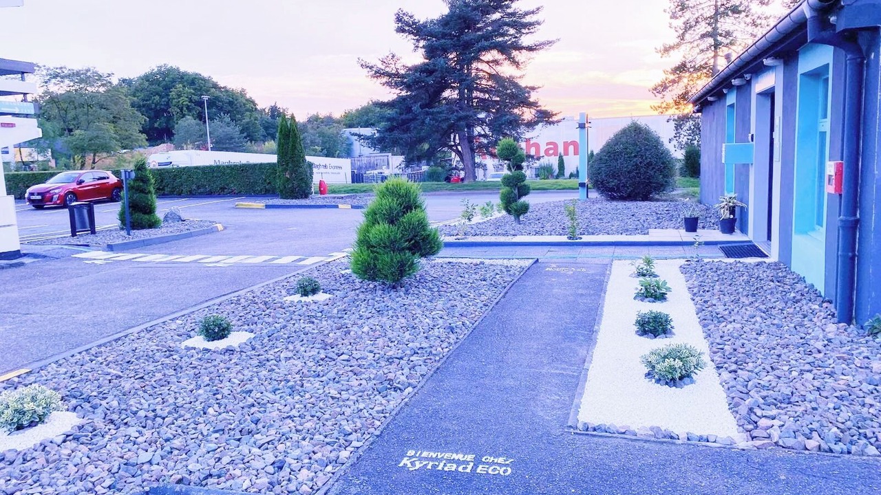 Photo of Outdoor in Ep 7 - Sainte-Trinite