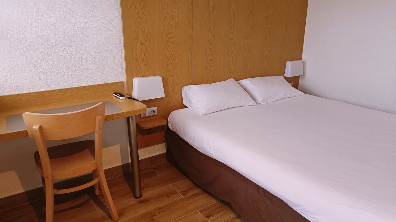Photo of Bedroom in Ep 7 - Sainte-Trinite