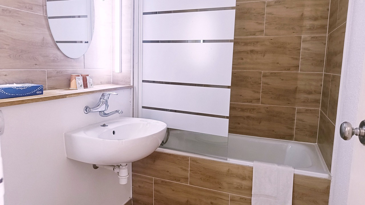 Photo of Bathroom in Ep 7 - Sainte-Trinite