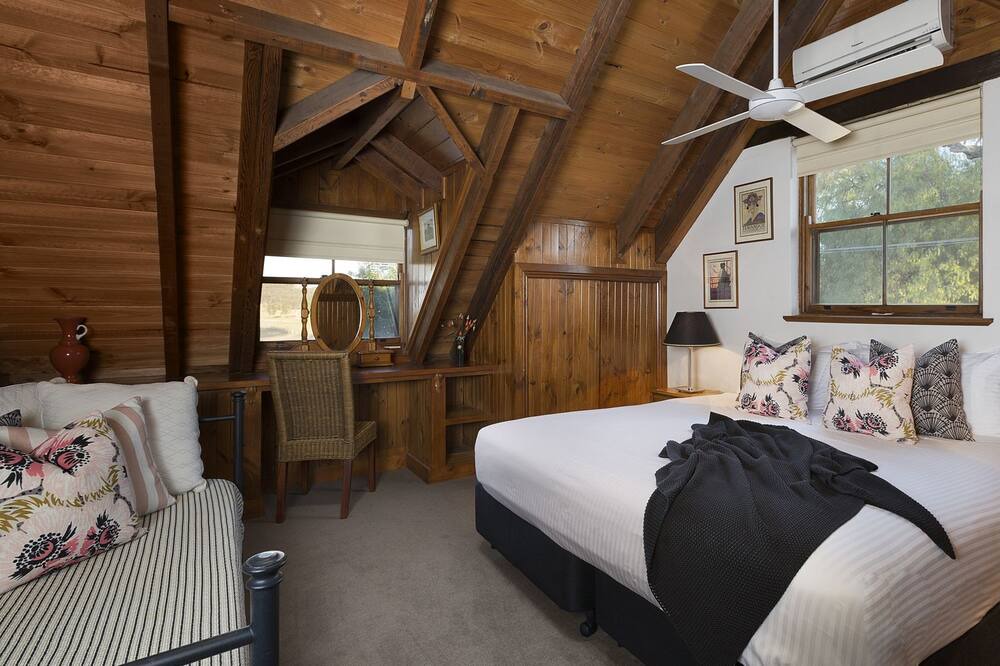 Photo of Bedroom in Broke