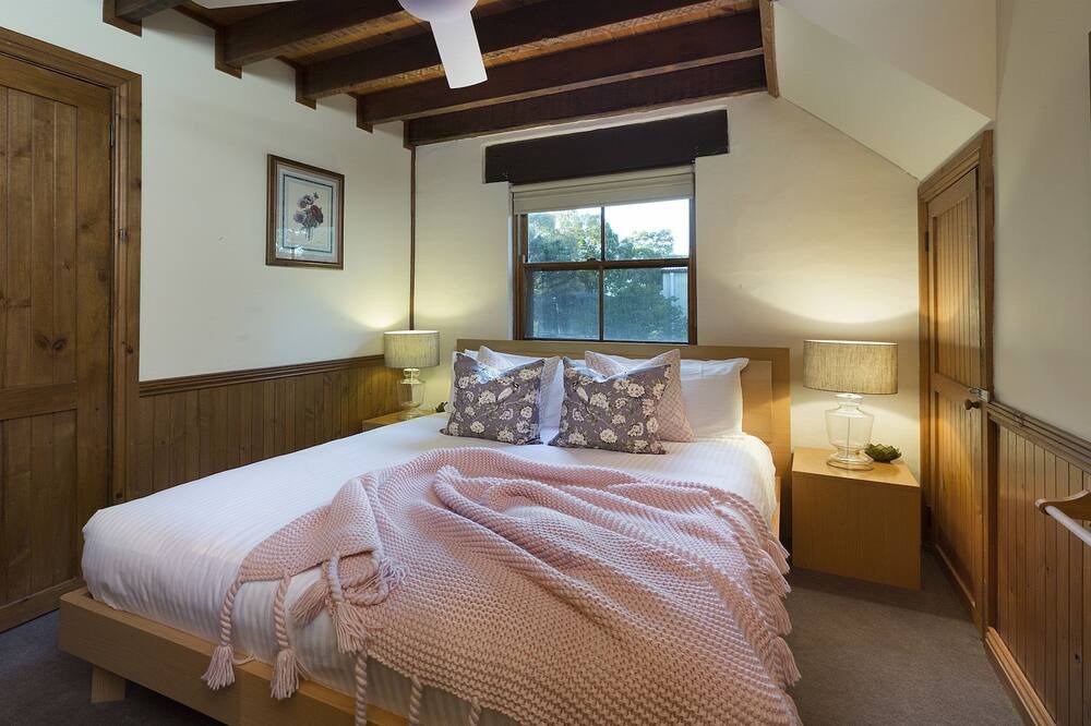 Photo of Bedroom in Broke