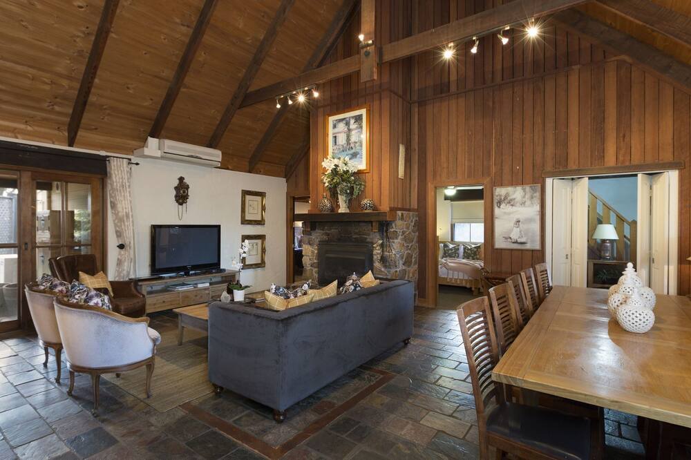 Photo of Livingroom in Broke