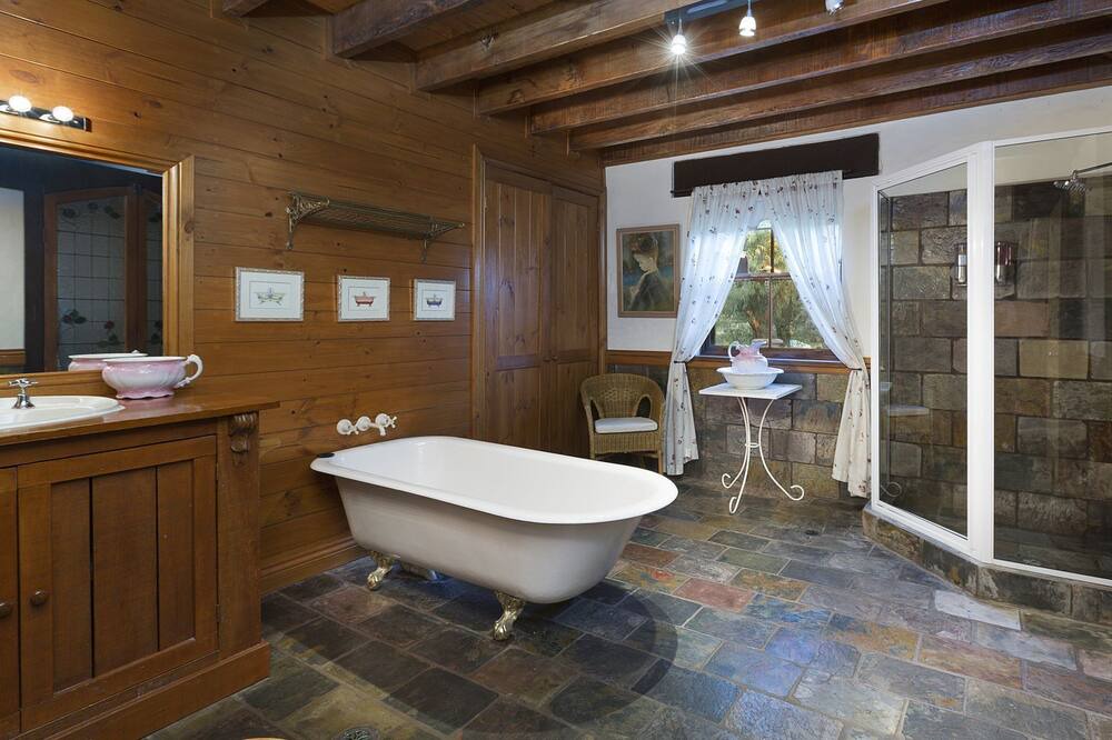 Photo of Bathroom in Broke