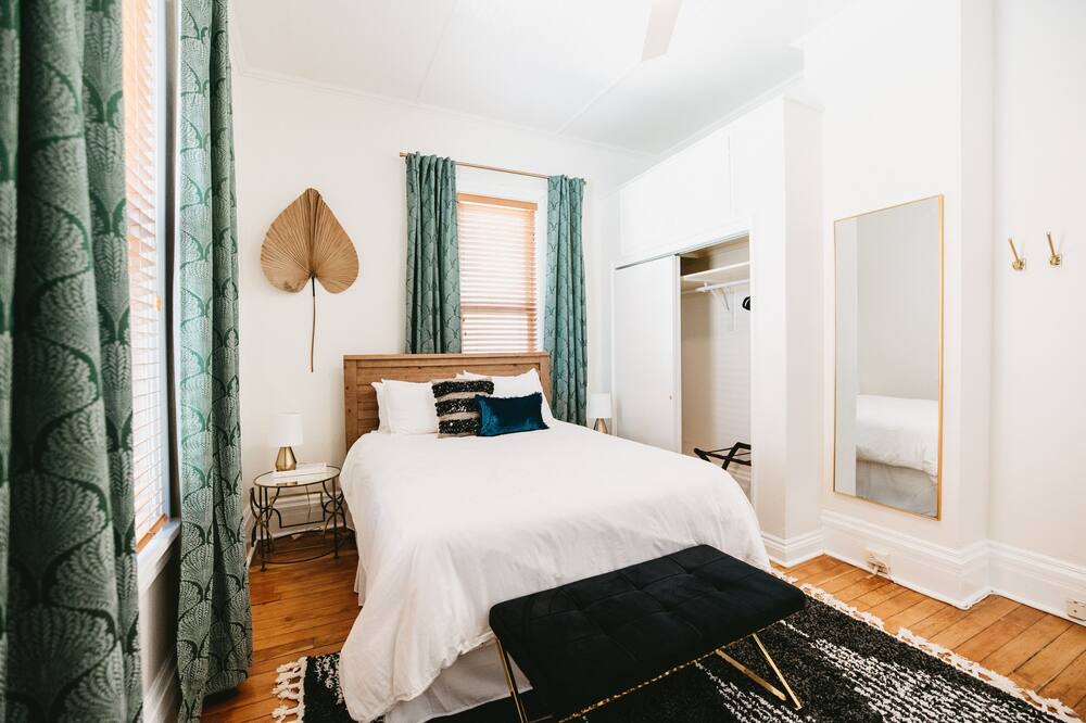 Photo of Bedroom in Central City