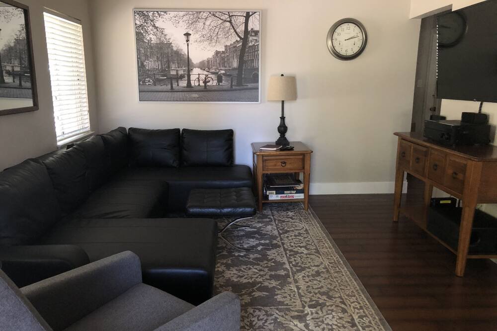 Photo of Livingroom in Auburn