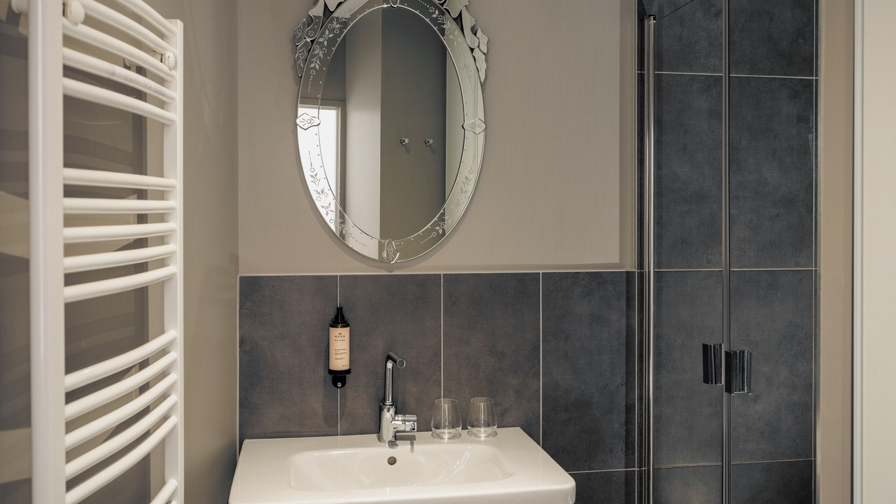 Photo of Bathroom in Centre