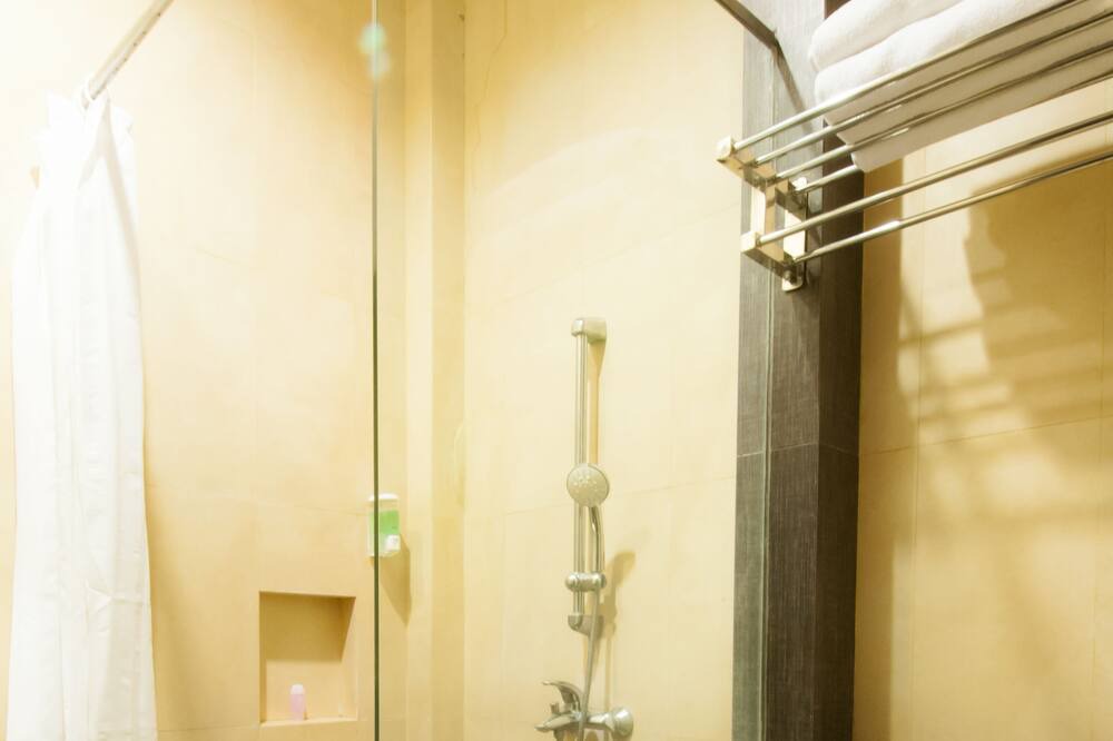Photo of Bathroom in Sunset Road