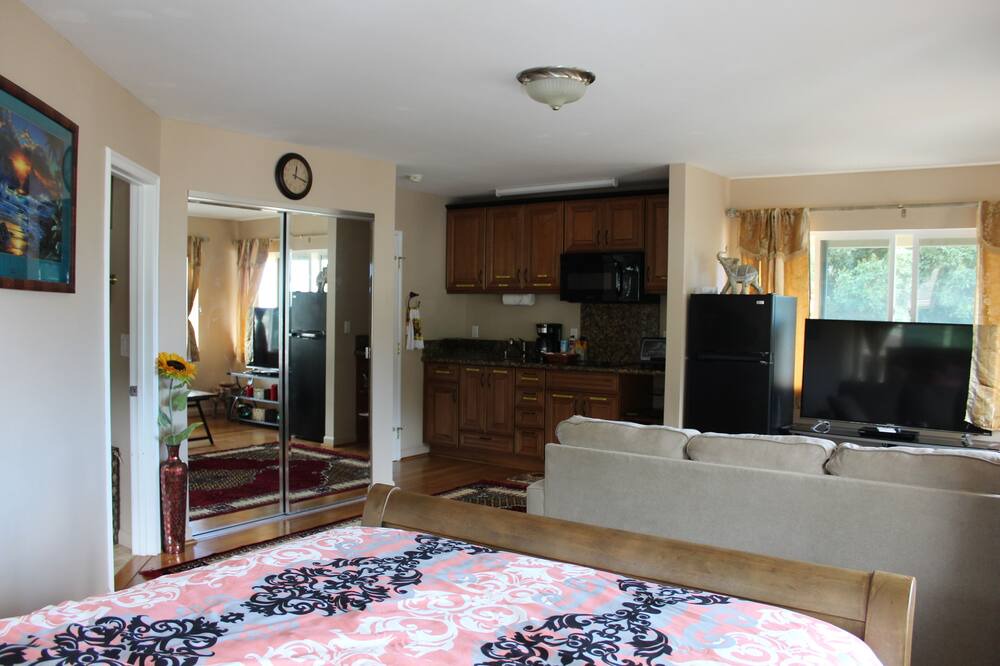 Photo of Bedroom in Manoa