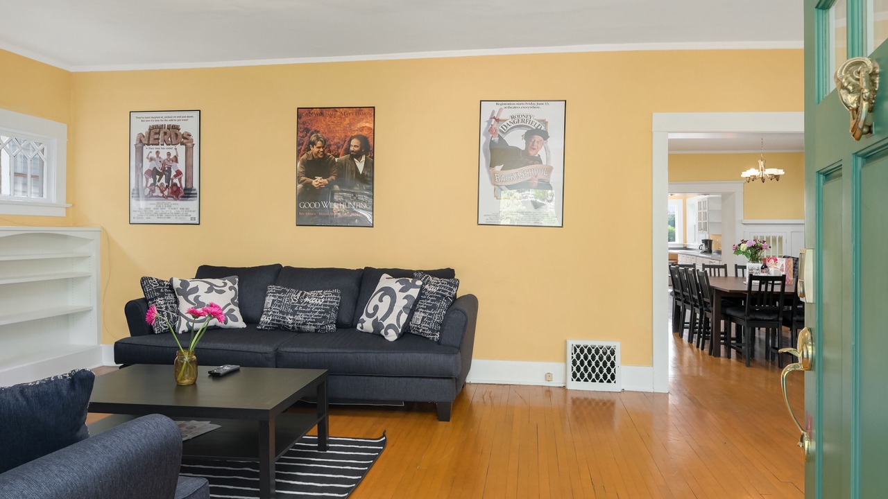 Photo of Livingroom in Madrona