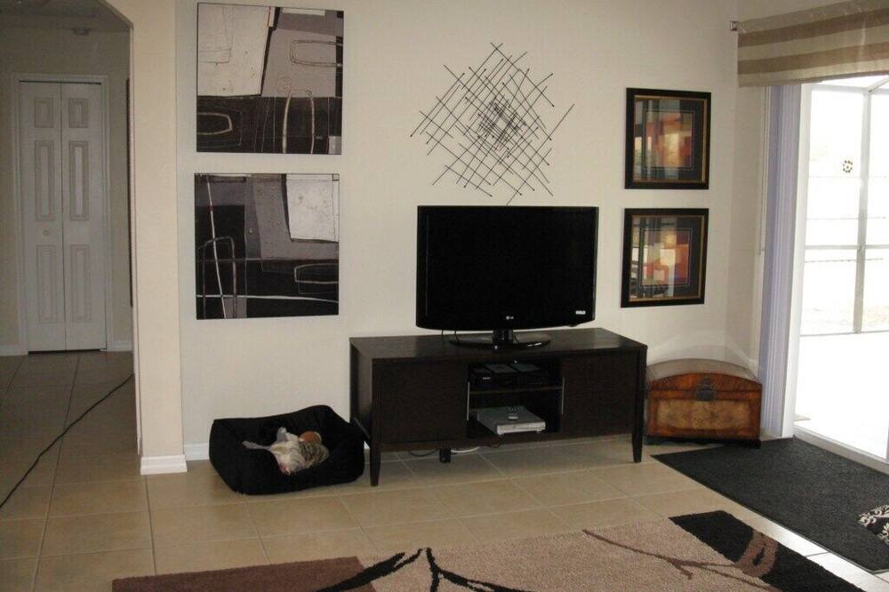 Photo of Livingroom in Crescent Lakes