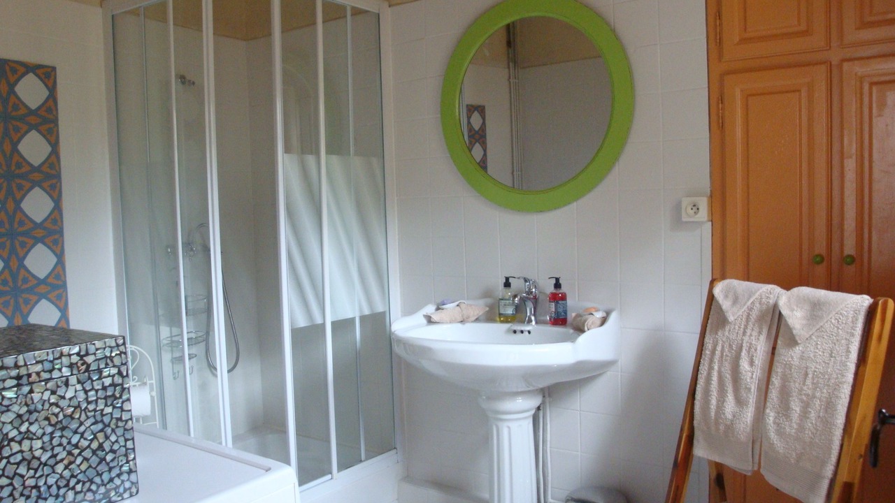 Photo of Bathroom in Cordes-sur-Ciel