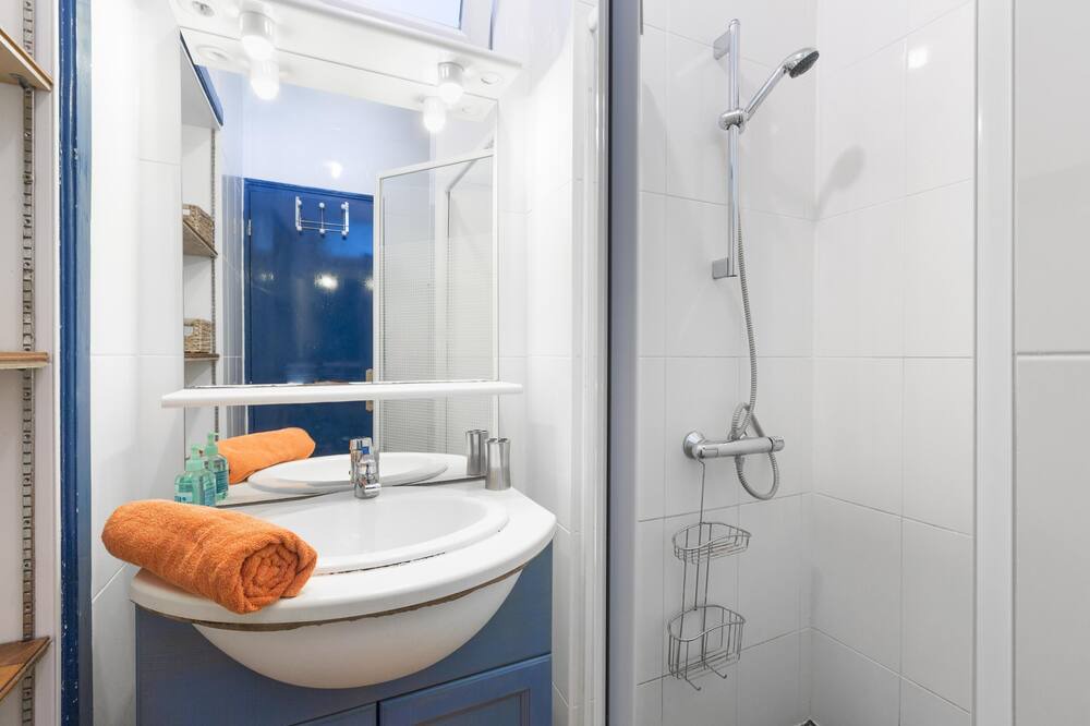 Photo of Bathroom in Sainte-Therese - Quineleu