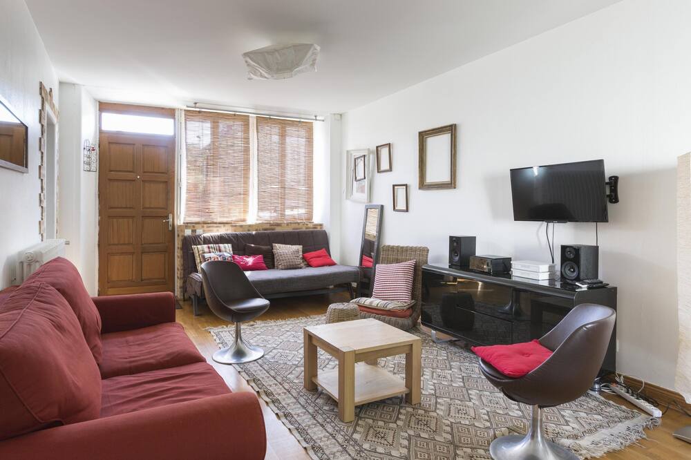 Photo of Livingroom in Sainte-Therese - Quineleu
