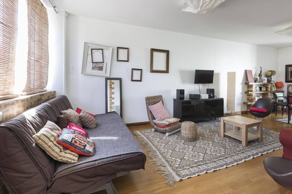 Photo of Livingroom in Sainte-Therese - Quineleu