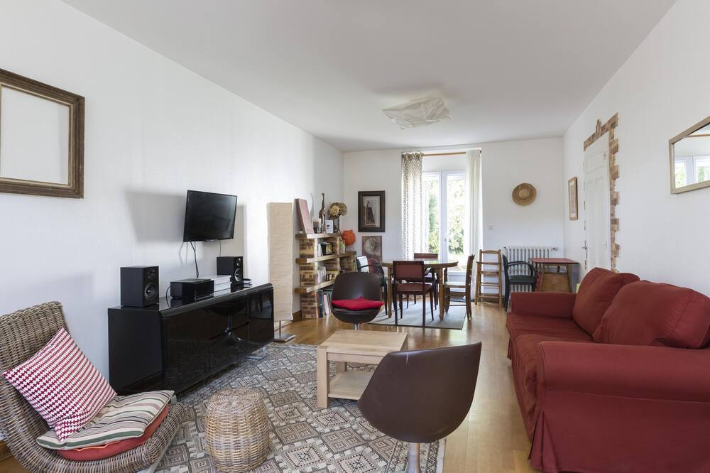 Photo of Livingroom in Sainte-Therese - Quineleu
