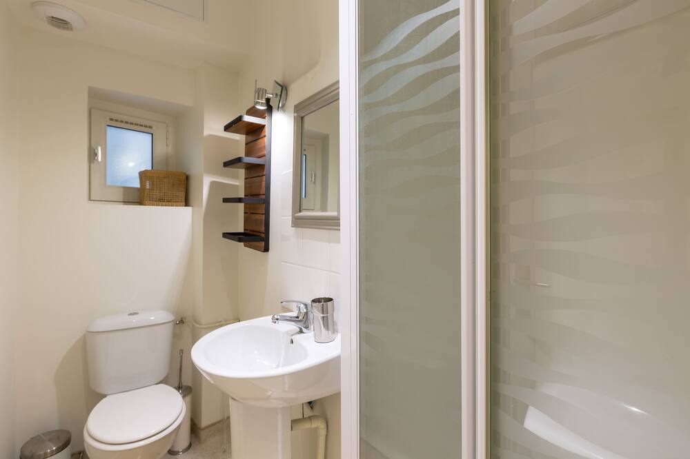 Photo of Bathroom in Centre