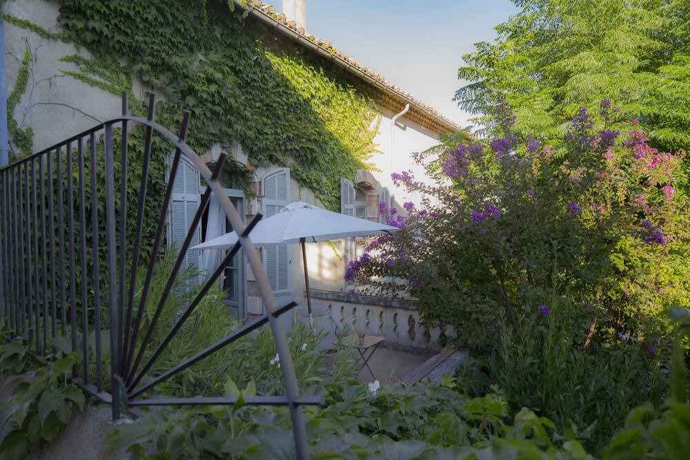 Photo of Outdoor in Saint-Laurent-des-Arbres