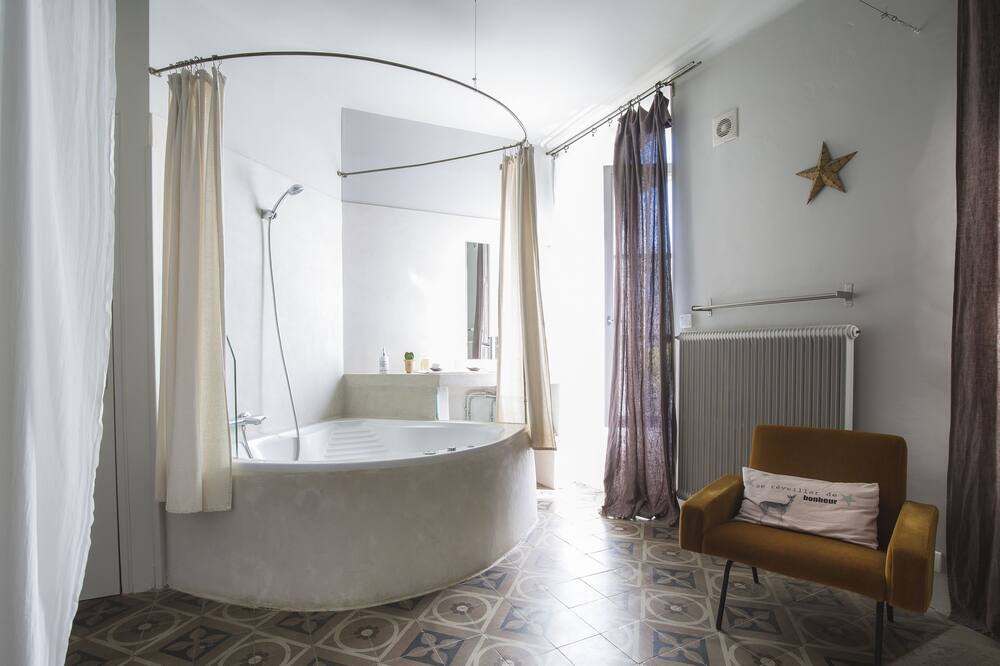 Photo of Bathroom in Saint-Laurent-des-Arbres